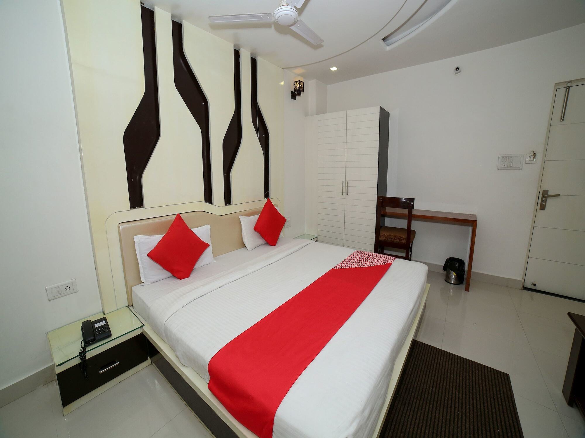 Oyo 7367 Hotel Dessert Palm Gwalior Luaran gambar